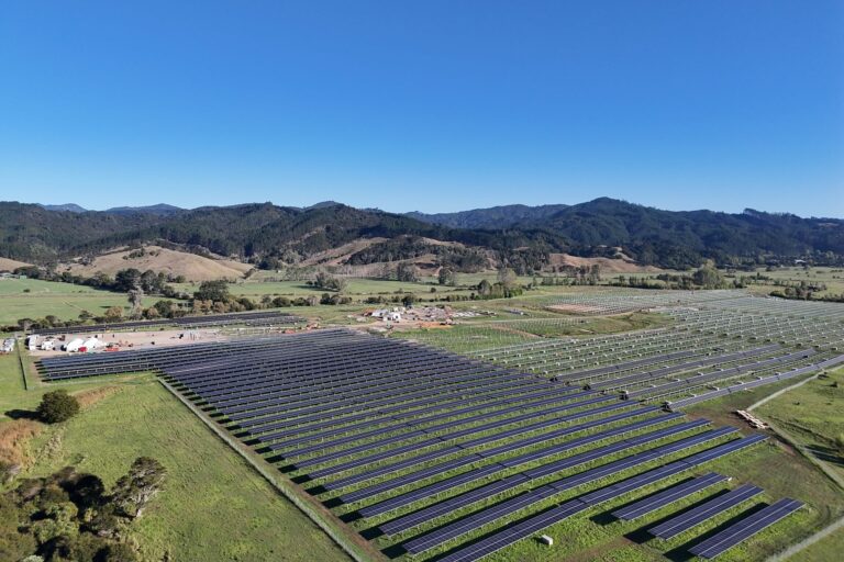 Lodestone Energy Pāmu Rā ki Whitianga